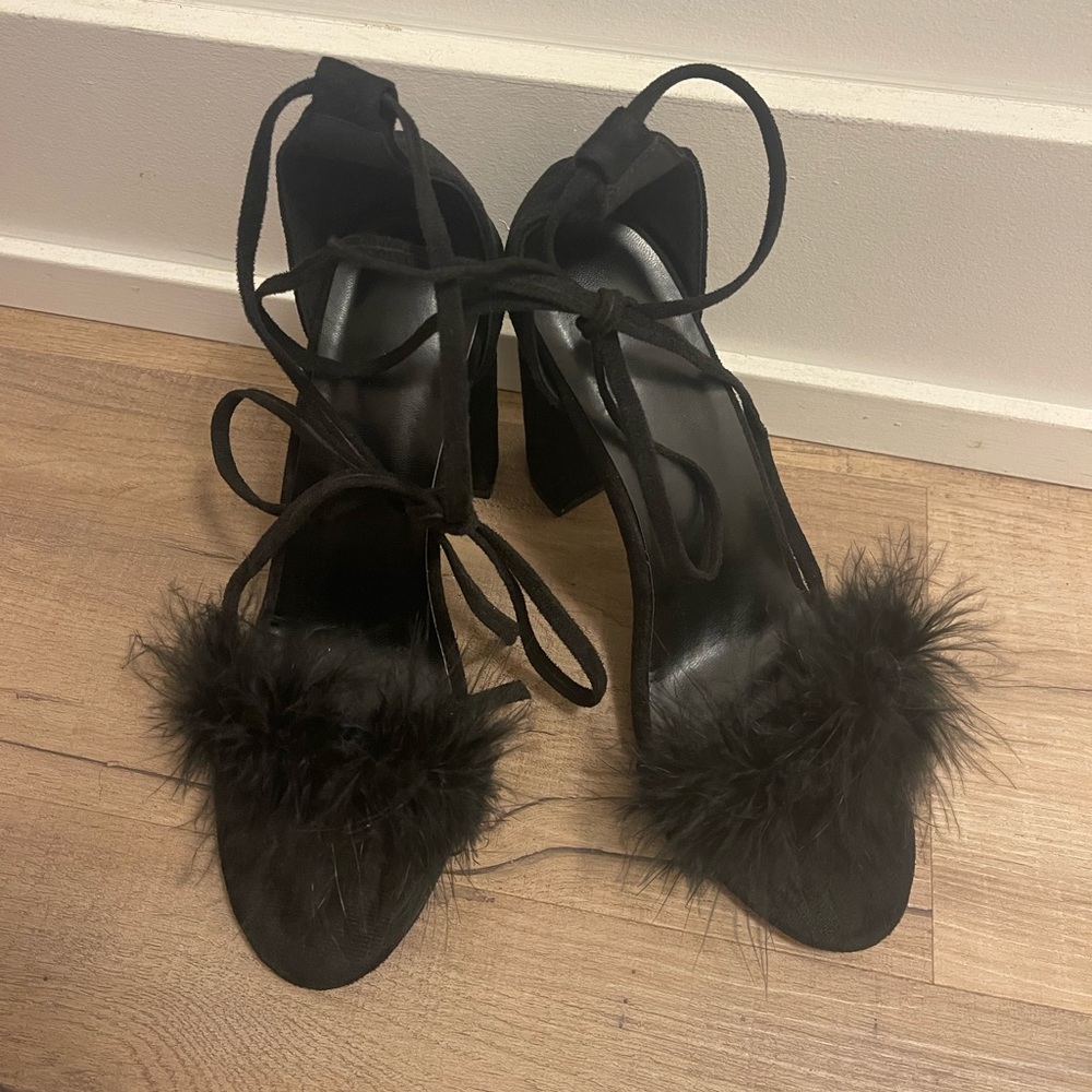 MINIMALIST FEATHER STRAPPY HEELS - Picture 8 of 8